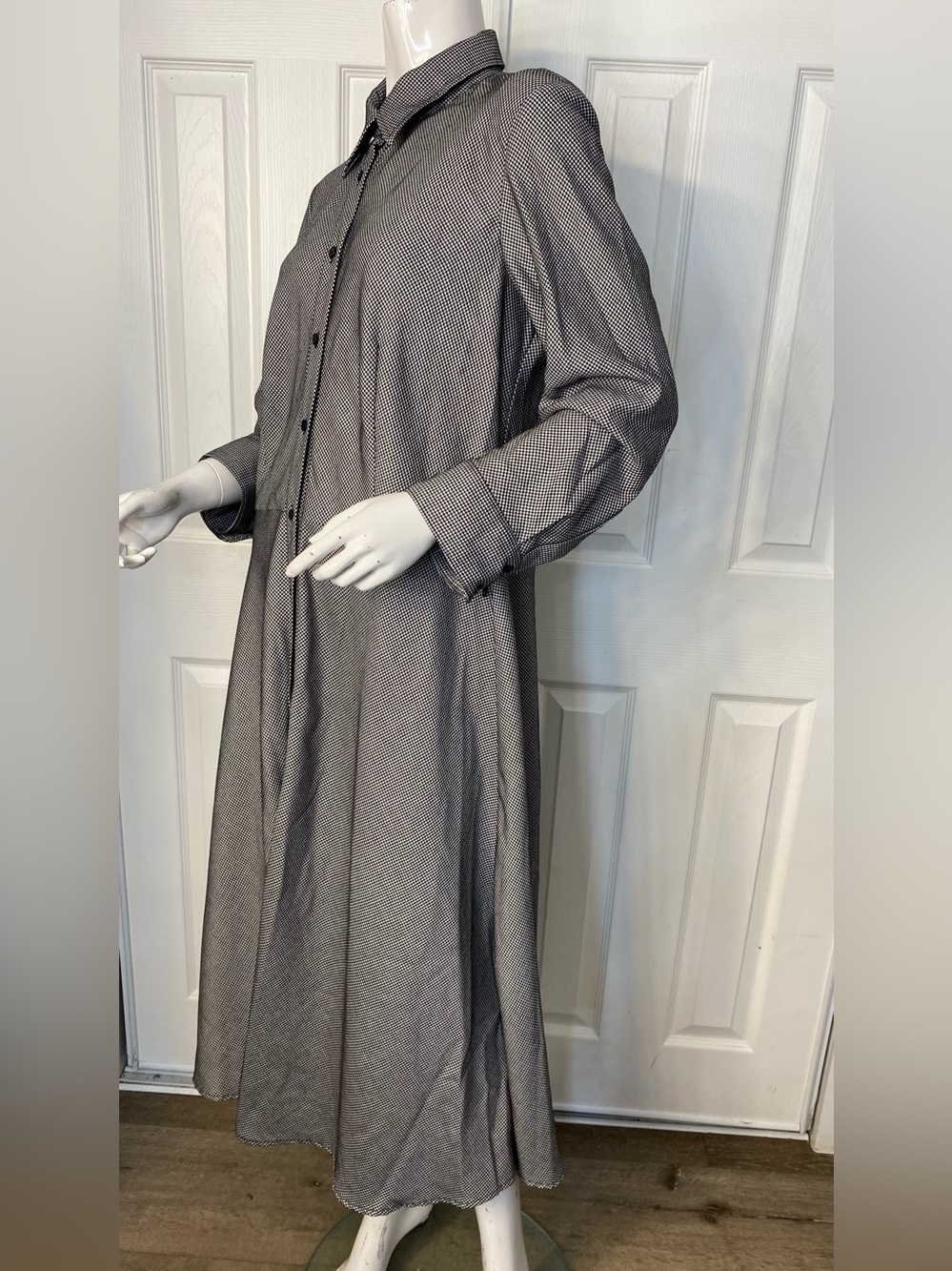 American Eagle Outfitters Gray Long Sleeve Button-Front Midi Dress - Picture 4 of 9
